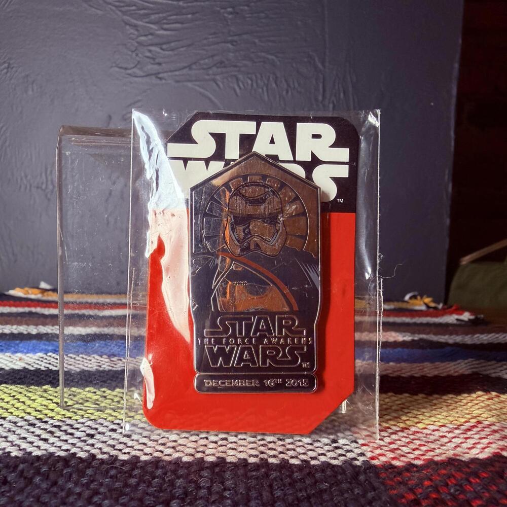 DLP Star Wars Force Awakens Captain Phasma LE 1000 Pin PP112818